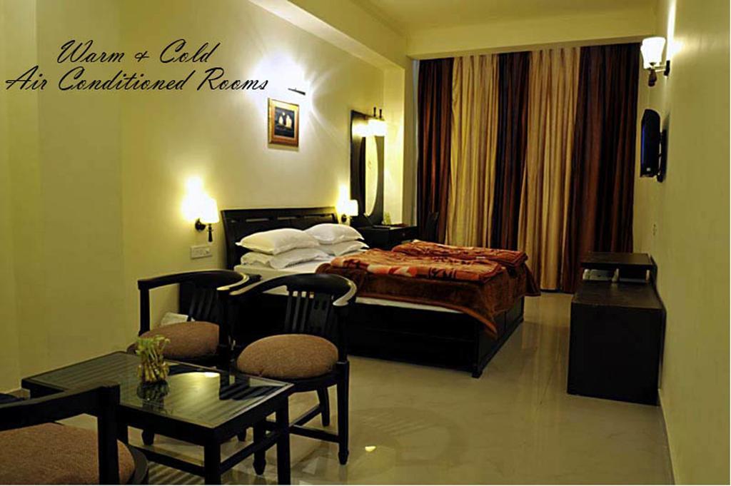 Hotel Hong Kong Inn Amritsar Room photo